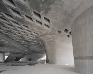 04_phaeno_drunter_1-001